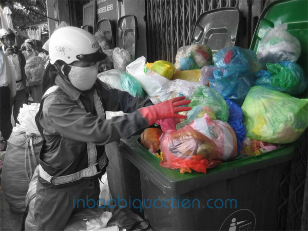 In Bao Bì Quốc Tiến - Rác thải với túi nilon